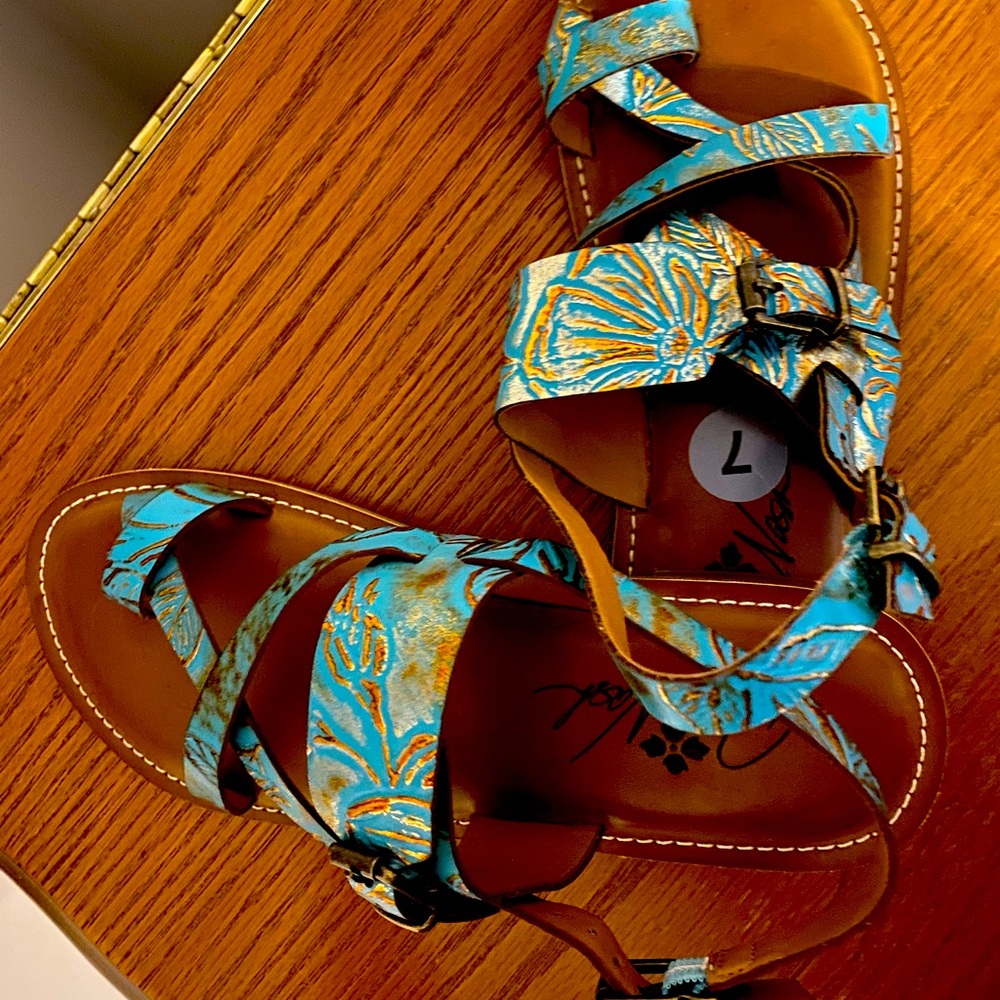 Patricia Nash toe thong sandals